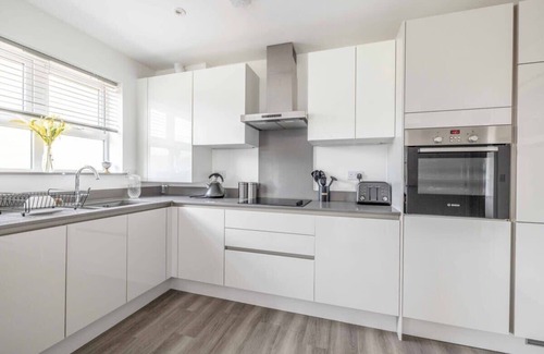 Runnymede Condominio | SAVILL GARDEN ❤ VIRGINIA WATER LAKE & FREE PARKING