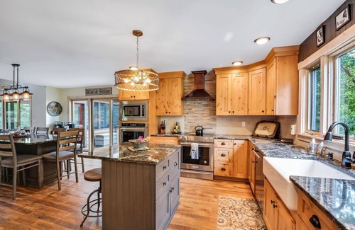 The Galena Territory Casa | Savor Crisp Fall Days @ Westaway! Spacious Home w/Private Outdoor Hot Tub!