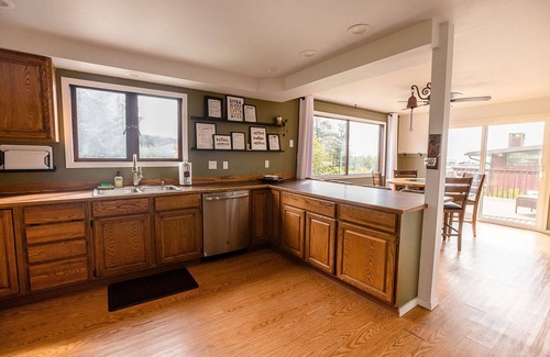 Sitka Casa | Scales & Shells - Perfectly located within walking distance to downtown Sitka
