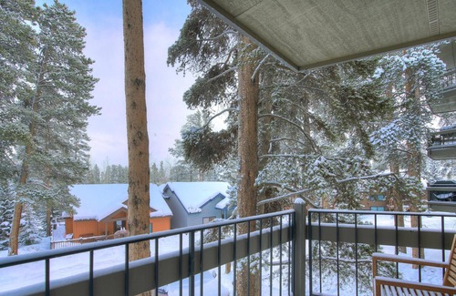 Park Forest Estates Condominio | Scandi Chic Condo near Main Street