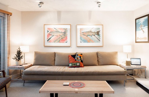 Park Forest Estates Condominio | Scandi Chic Condo near Main Street