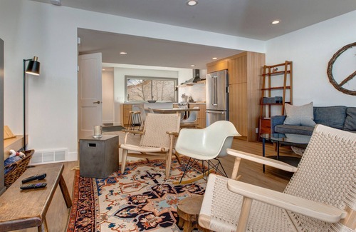 Park Meadows Condominio | Scandinavian 72 Vantage Condo with Private Hot Tub by RedAwning