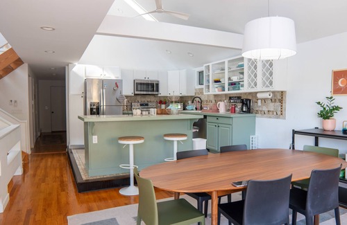 Brewster Casa | Scandinavian Peaceful Oasis, Mountain View, hot tub