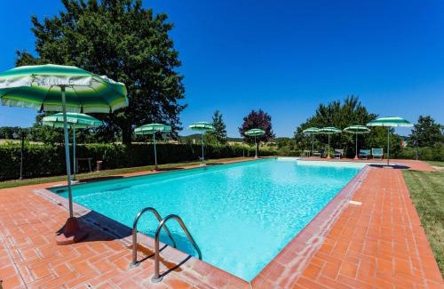 Casole d'Elsa Apartamento | Scenic Apartment in Casole d'Elsa with Pool