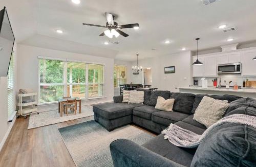 Westfield Village Casa | Scenic Creekside Retreat with Modern Comforts Near Texas A&M University in College Station, Texas