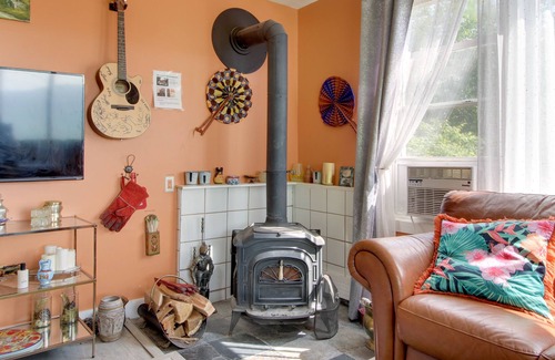 East Dorset Apartamento | Scenic Dorset Duplex < 3 Mi to Emerald Lake!