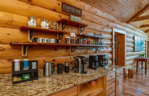 Burnsville Cabina | Scenic Family Getaway, Hot Tub, Theatre, Game Room, Pet Friendly & Elopements OK