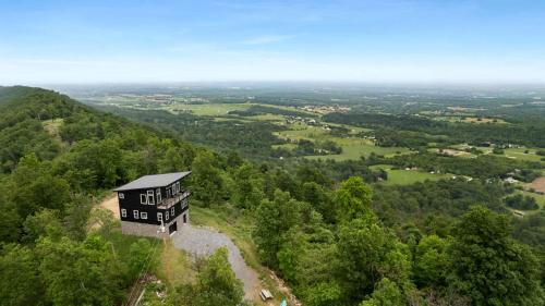 Ridgeway Casa | Scenic Getaway Cabin w/Fire Pit, Deck & Panoramic Views in Martinsburg, WV