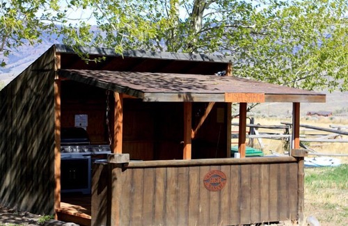 Wapiti Cabina | Pintoresco rancho de invitados con acogedora cabaña