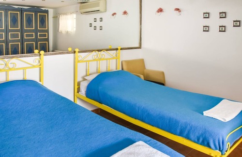 Azolimnos Casa | Scenic Holiday Home en Syros con balcón