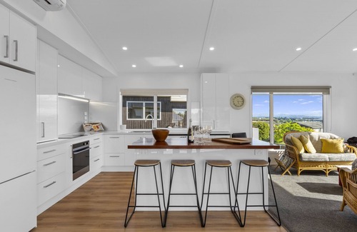 Taupo Casa | Scenic Lake Views - Taupo Holiday Home