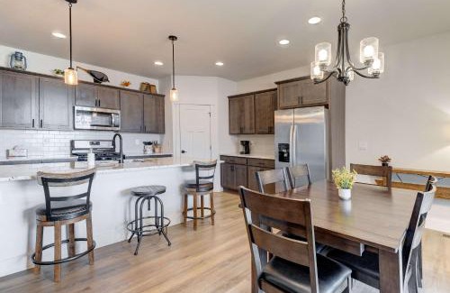 Bozeman Casa | Scenic Modern Home with Private Patio & Fireplace