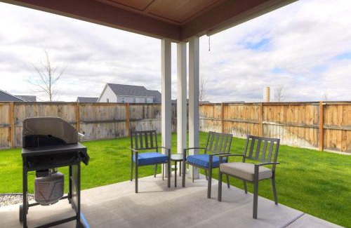 Bozeman Casa | Scenic Modern Home with Private Patio & Fireplace