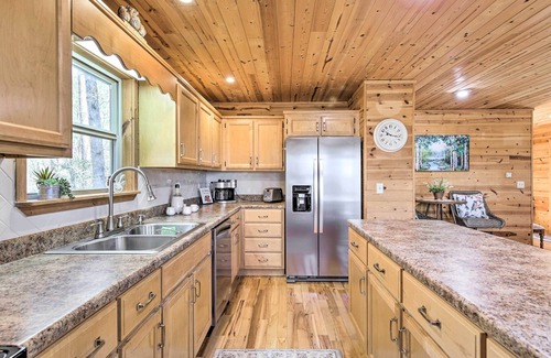 Murphy Cabina | Scenic Murphy Escape with Hot Tub & Fire Pit!