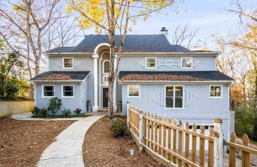Gainesville Casa | Scenic Retreat-Lanier Lakefront-Private Dock-Sunset Views!