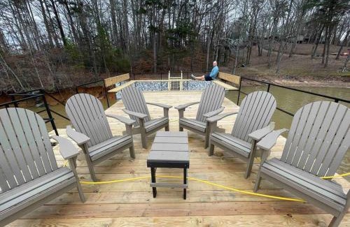 Gainesville Casa | Scenic Retreat-Lanier Lakefront-Private Dock-Sunset Views!