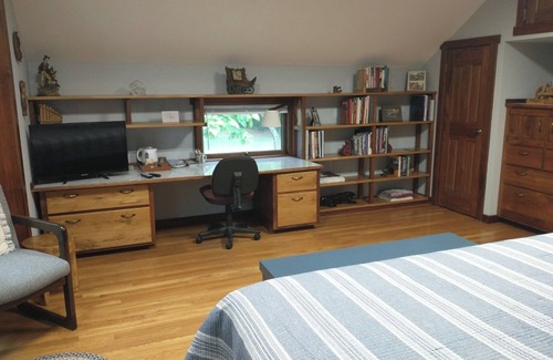 Paris Otro | Scenic Stillwater Retreat in rural KY Horse Country, WiFi/AC, Fishing/Canoeing