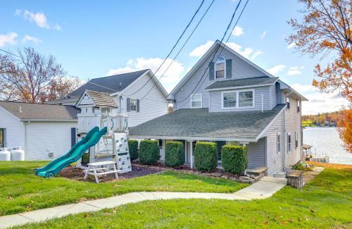 Center Moreland Casa | Scenic Waterfront Home with Dock on Lake Winola!