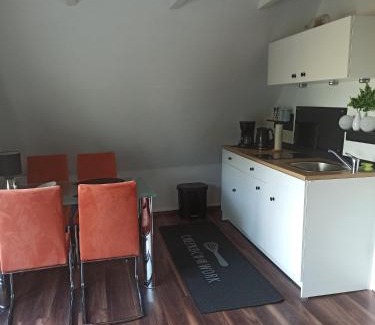 Borsfleth Apartamento | Schöne Ferienwohnung mit Balkon auch für Handwerker und Monteure