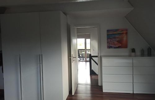 Borsfleth Apartamento | Schöne Ferienwohnung mit Balkon auch für Handwerker und Monteure
