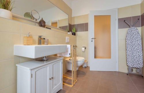 Hof Apartamento | SchillerApartment Hof, Küche, 24h Digital-Checkin, Parkplatz, WLan250MBit