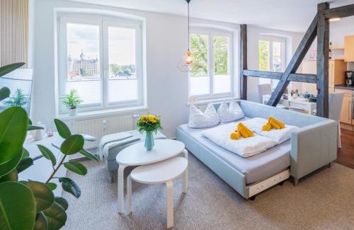 Schwerin Apartamento | Schlosskönig - Modernes & zentrales Apartment mit Balkon und Arbeitsplatz