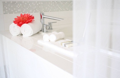 New Philadelphia Hotel | Schoenbrunn Inn