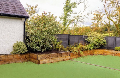 Llandeilo Cabaña | School Lodge