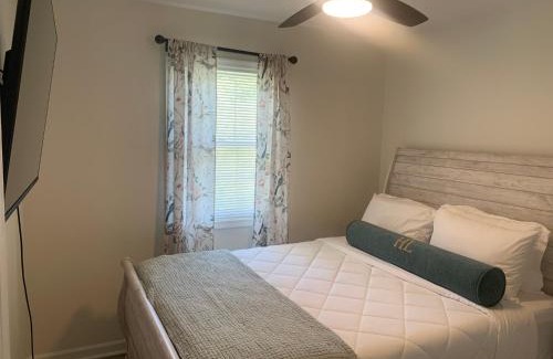 Elizabethtown Casa | School Village Walk-in shower and jetted tub