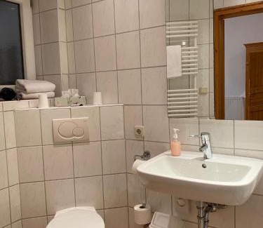 Friedeburg Casa | Schumacher's Landhaus - Bücherhotel