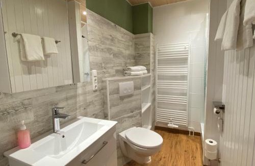 Friedeburg Casa | Schumacher's Landhaus - Bücherhotel