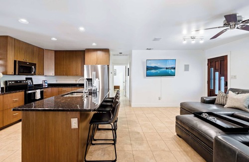 Greater South River City Casa | Screened-in Porch | Walkable to SoCO