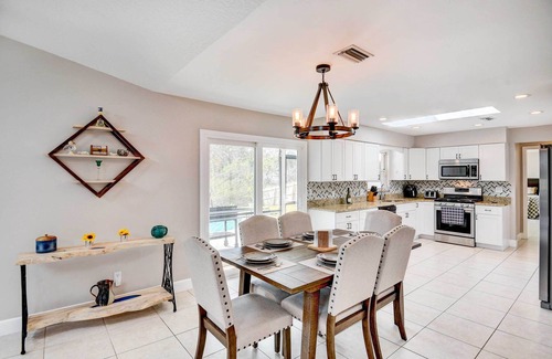 Deltona Lakes Casa | Screened Porch: Waterfront Home in Deltona!