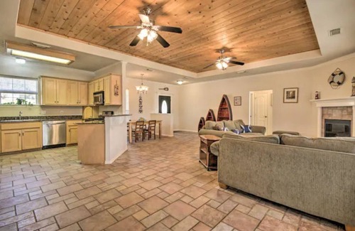 Cape Royale Casa | Screenporch Getaway with Marina View, Bring your Boat