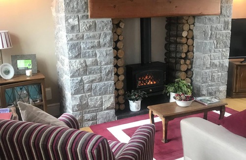 Moelfre Cama Y Desayuno | Bryn Awelon Twin room es una propiedad de 4 estrellas de Gales graduada.