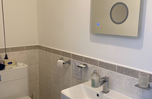 Moelfre Cama Y Desayuno | Bryn Awelon Twin room es una propiedad de 4 estrellas de Gales graduada.