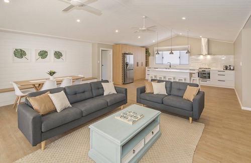 Broadwater Casa | BRISA DEL MAR - Beachside Family Haven