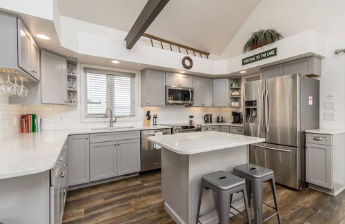 East Irondequoit Cabaña | Sea Breeze Lakefront Cottage Steps to Hiking, Beach, Boat launch, Amusement Park