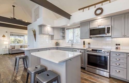 East Irondequoit Cabaña | Sea Breeze Lakefront Cottage Steps to Hiking, Beach, Boat launch, Amusement Park
