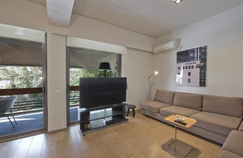 Vouliagmeni Apartamento | Sea Breeze Spacious Apt near Vouliagmeni Beach