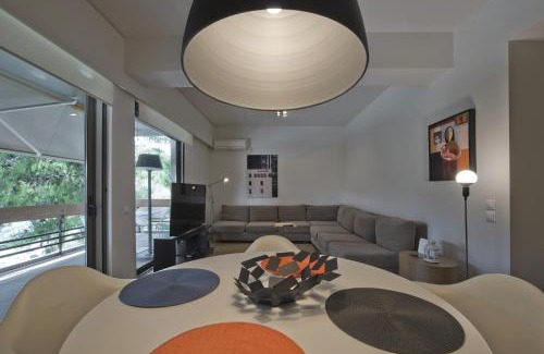 Vouliagmeni Apartamento | Sea Breeze Spacious Apt near Vouliagmeni Beach