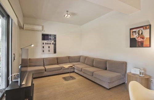 Vouliagmeni Apartamento | Sea Breeze Spacious Apt near Vouliagmeni Beach