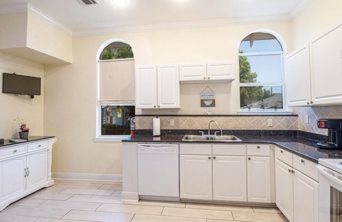 Biloxi Casa | Sea Breezes, Eclectic Shopping, and World-class Shows!