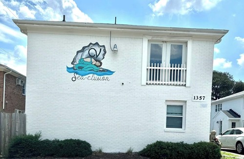 Bayview Apartamento | SEA-clusion 1 cozy apartment across the street from the beach!