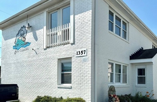 Bayview Apartamento | SEA-clusion 1 cozy apartment across the street from the beach!