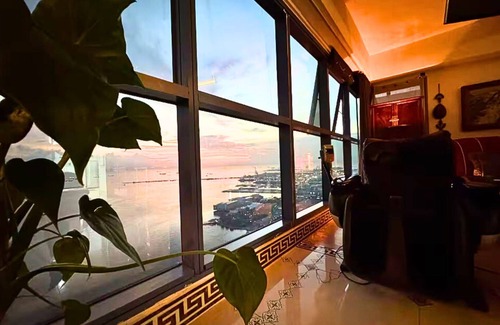 Ermita Complejo | Sea Family Room in Front of US Embassy