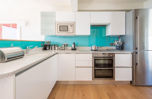 St Ives Cabaña | Sea Fever spectacular sea views, private sunny balcony, Free WiFi