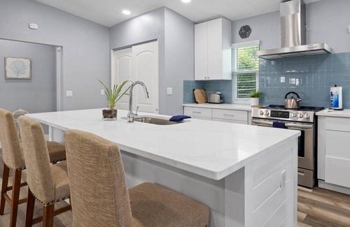 St. Petersburg - Clearwater Apartamento | Sea Glass Cottage - Charming Apartment Minutes to St Pete Downtown