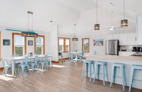 Ocean Sands Casa | Sea Haven- Heated Salt Water Pool, Sleeps 16, Dogs OK! 500ft to beach, Hot Tub