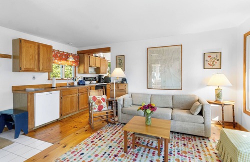 Waldoboro Cabaña | Sea Heather Cottage, beautiful Maine home on a peninsula surrounded by nature